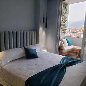 Nr. 28. E Luminoso Appartement